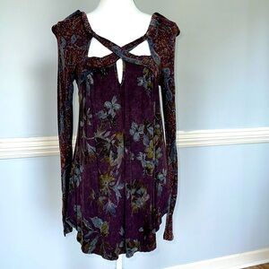 Buckle long sleeve flowered print top